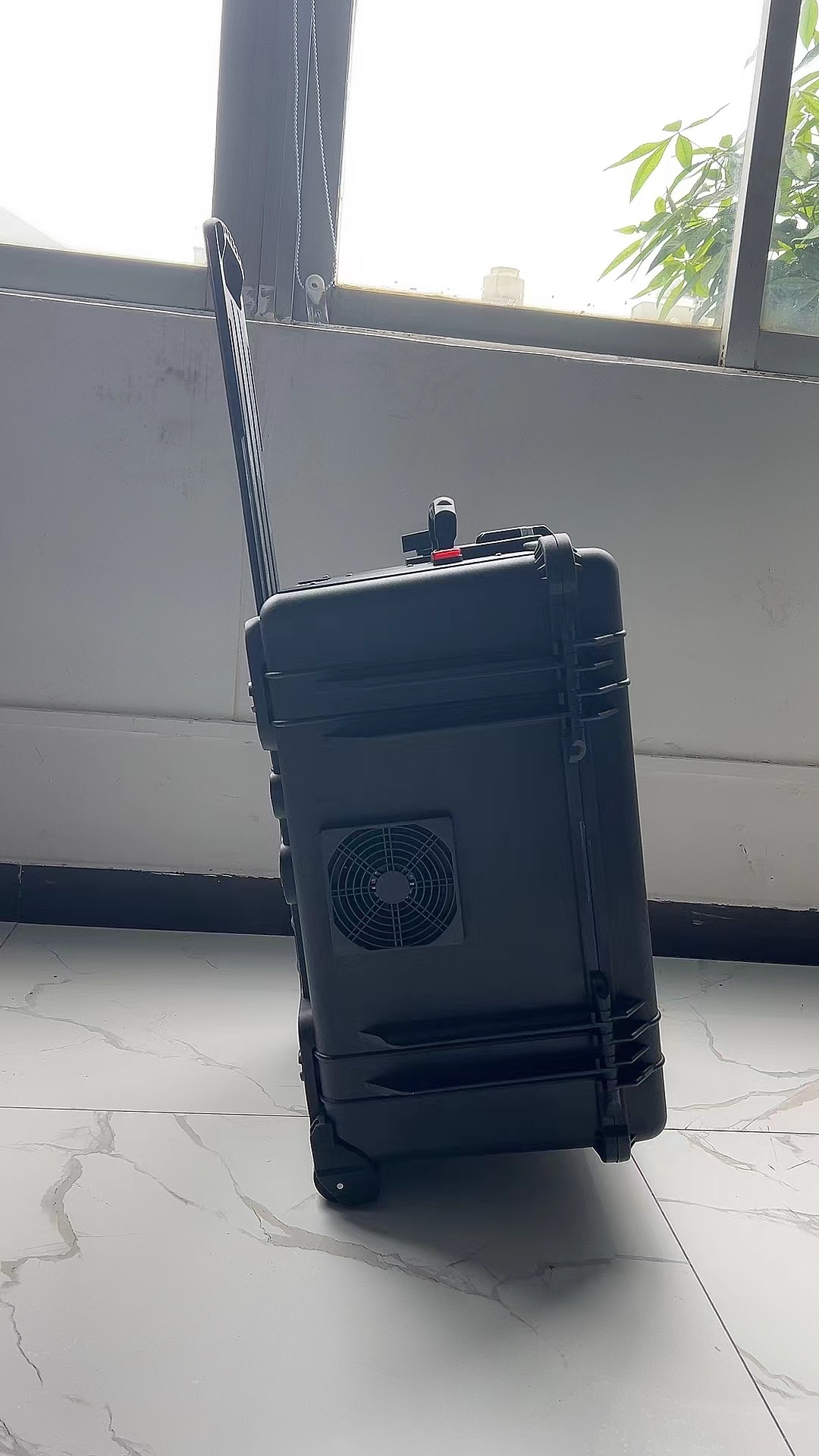 雨城手拉箱型移动通信干扰器